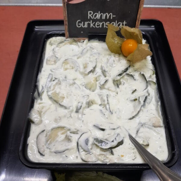 Rahm-Gurkensalat