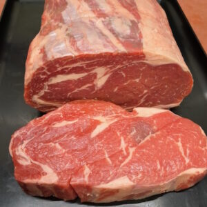 Rib-Eye-Steak gewürzt in Scheiben