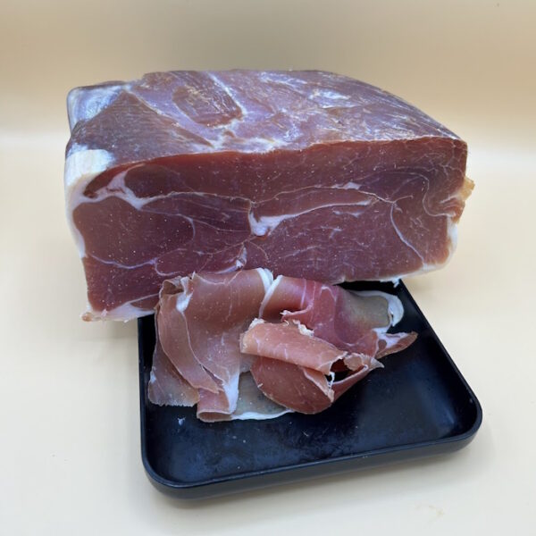 Serrano-Schinken (spanischer luftgetrockneter Schinken)